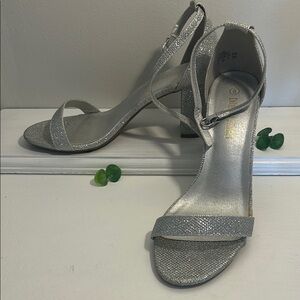 Dream Pairs Silver Glitter Heels for Special Occasions